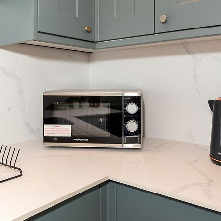 2-Bedroom Victorian Apartment In Kensington 런던 외부 사진