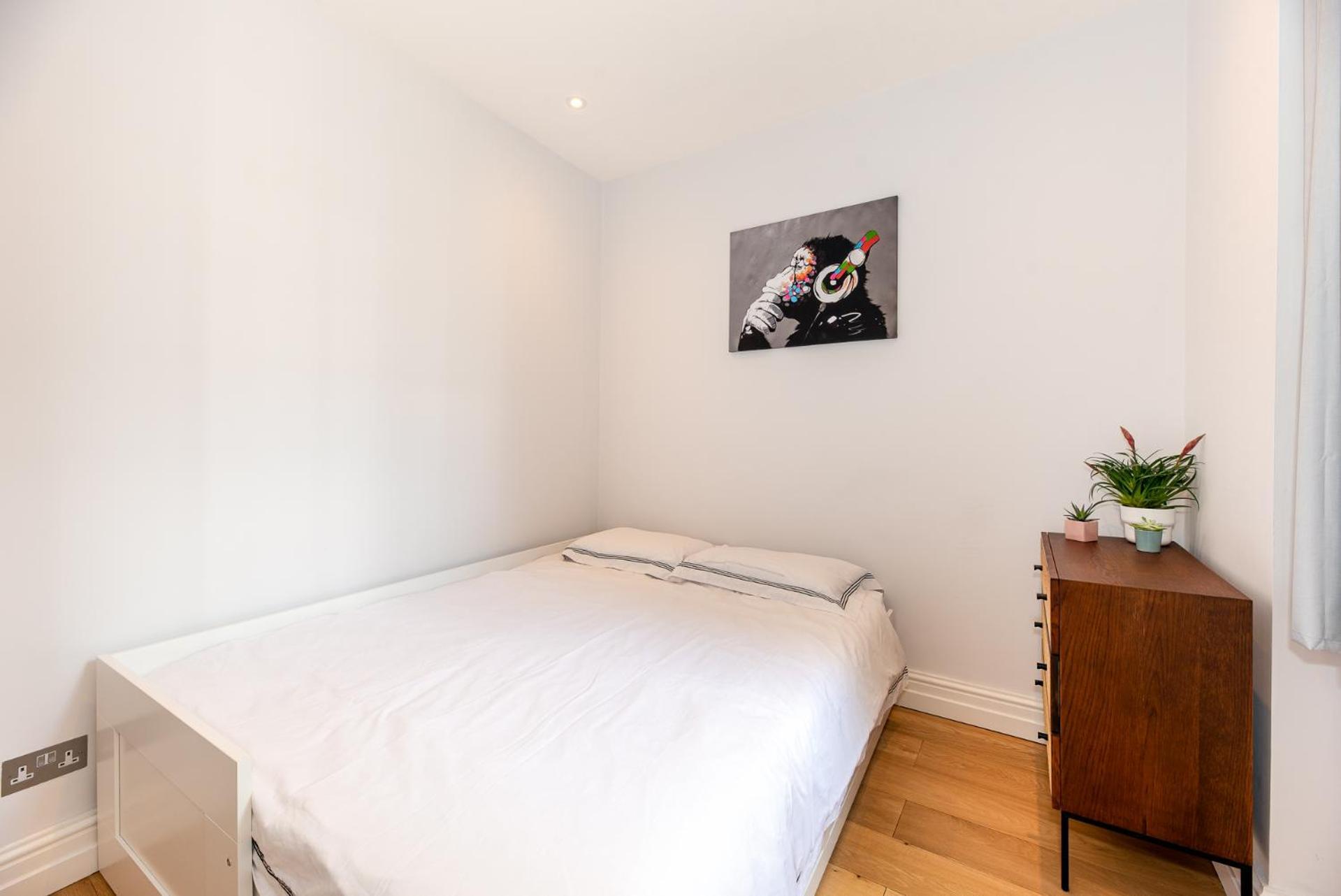 2-Bedroom Victorian Apartment In Kensington 런던 외부 사진