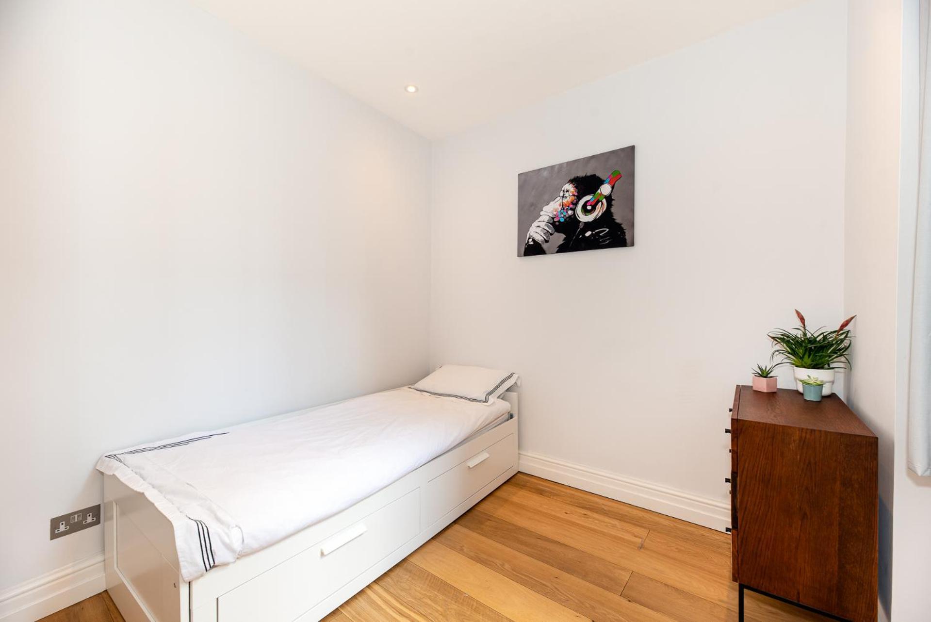 2-Bedroom Victorian Apartment In Kensington 런던 외부 사진