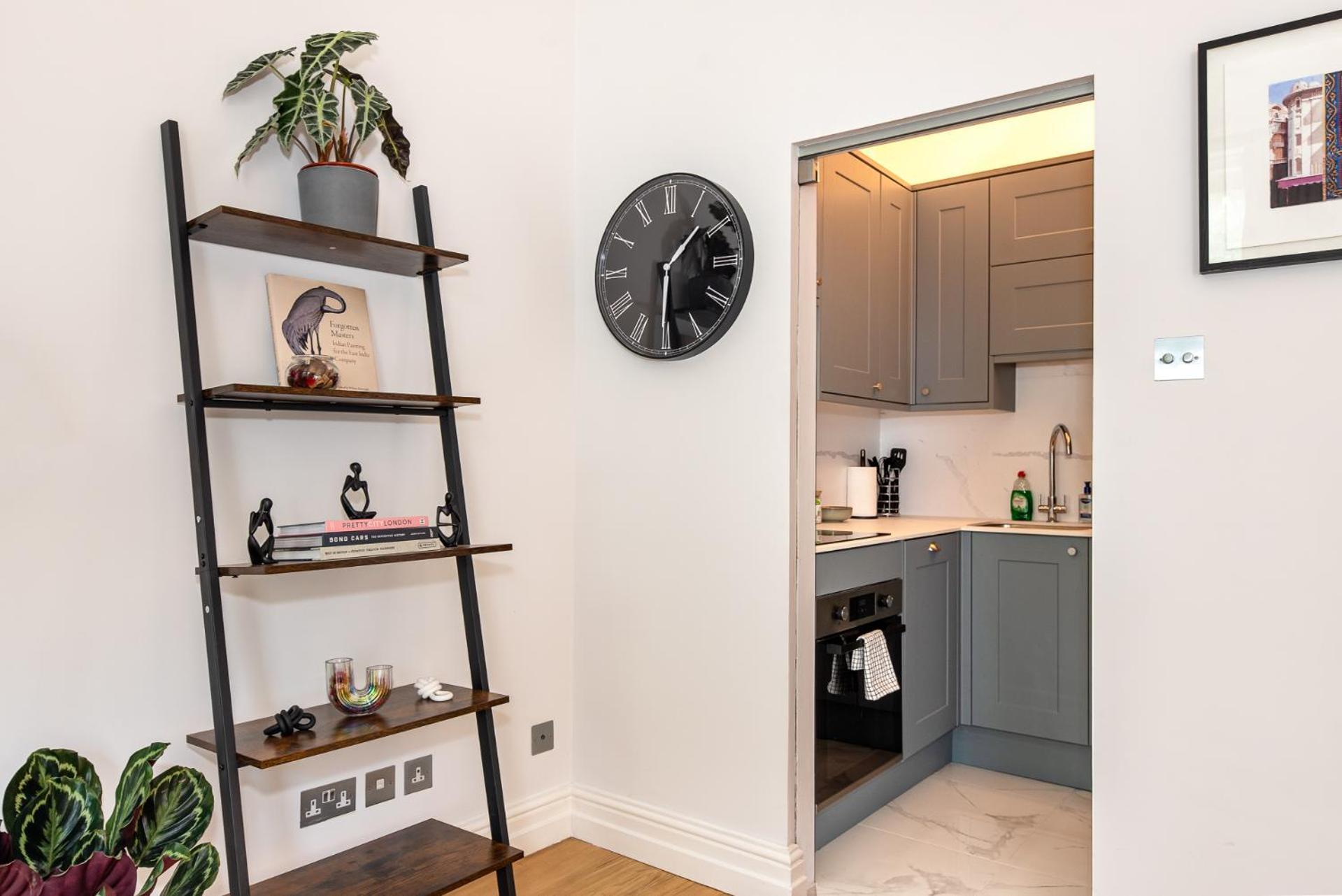 2-Bedroom Victorian Apartment In Kensington 런던 외부 사진