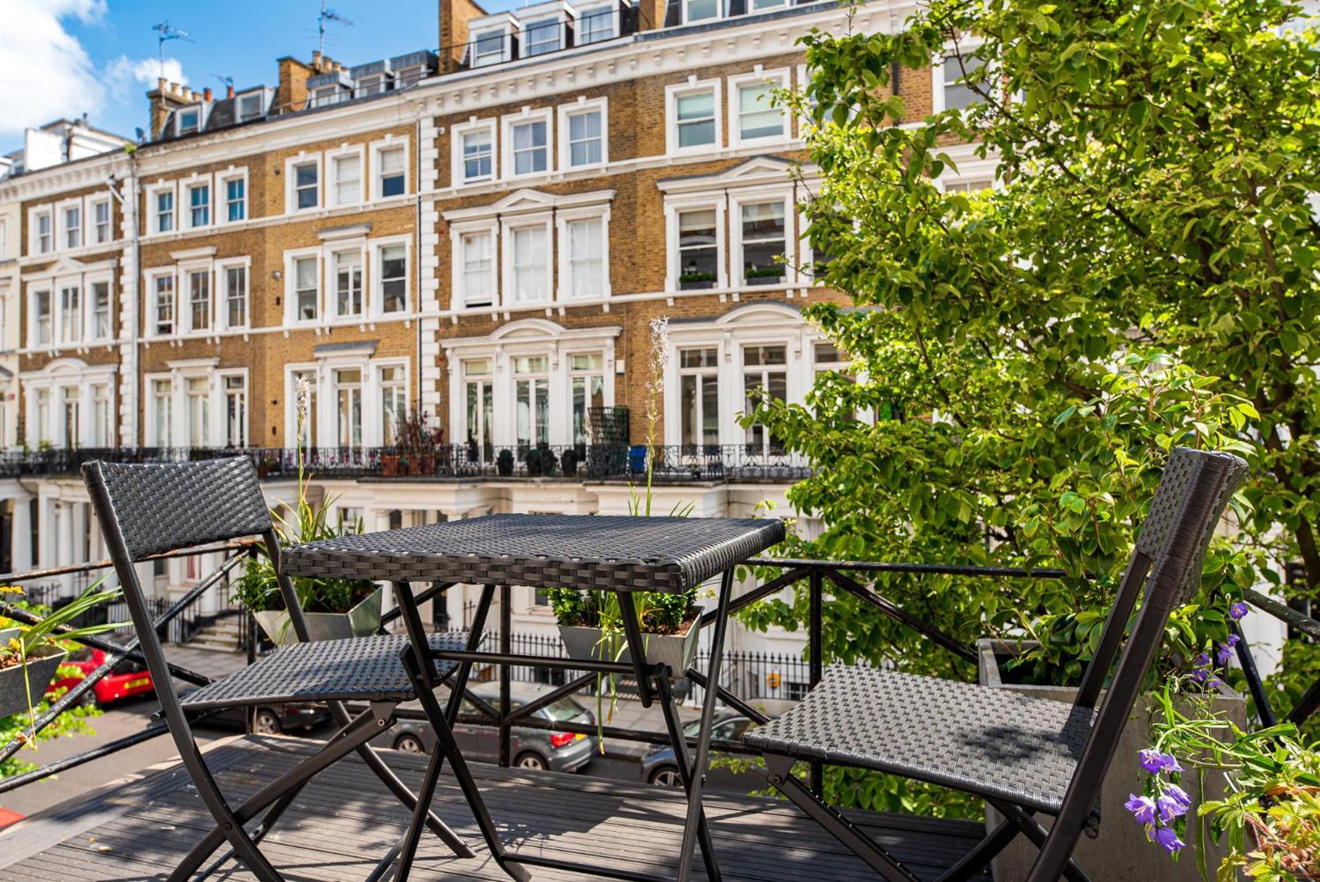 2-Bedroom Victorian Apartment In Kensington 런던 외부 사진