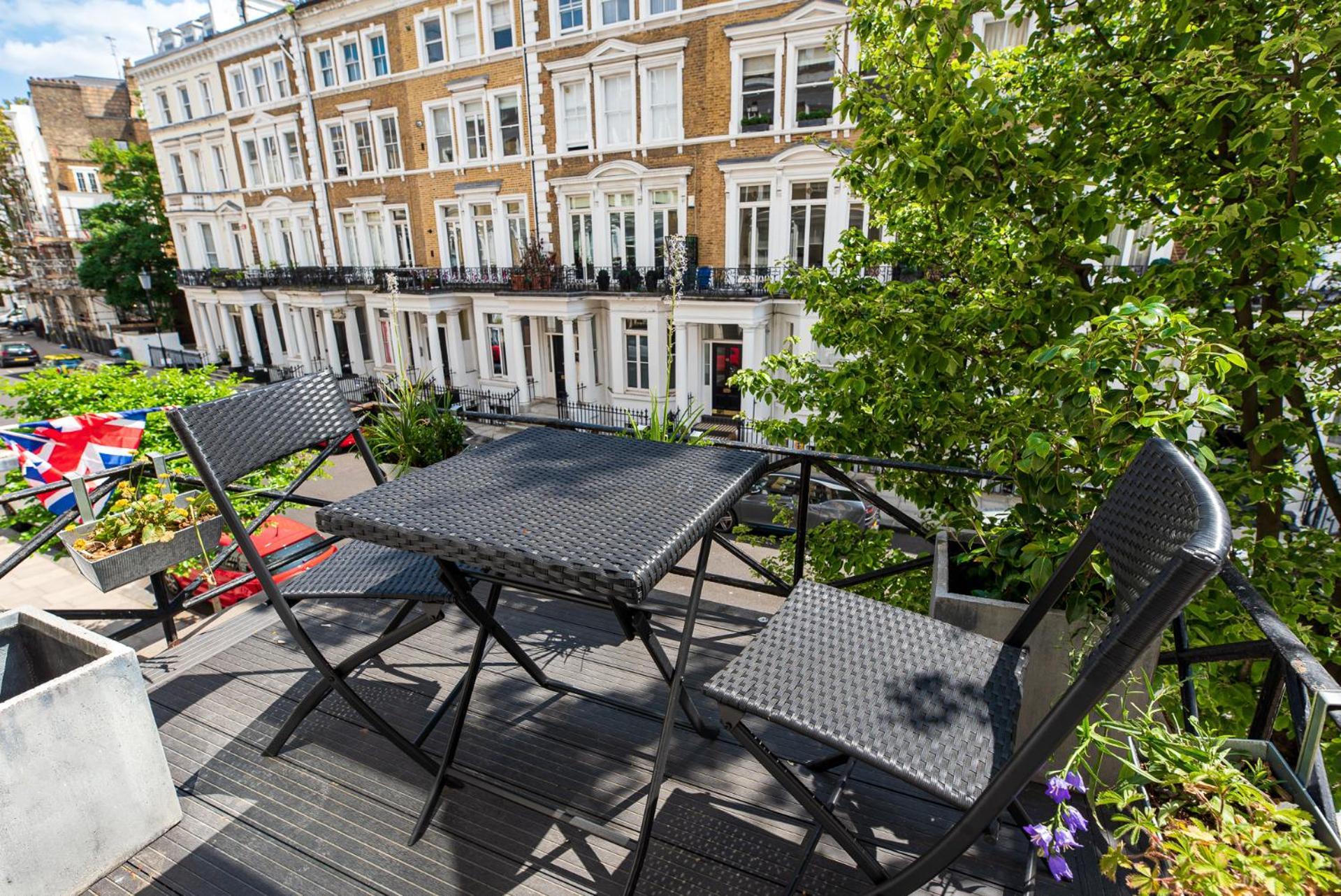 2-Bedroom Victorian Apartment In Kensington 런던 외부 사진